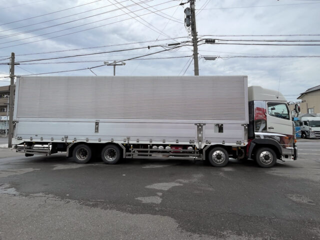 日野　プロフィア　ハイルーフ　ウィング　寝台メッキ　ステンレス多数