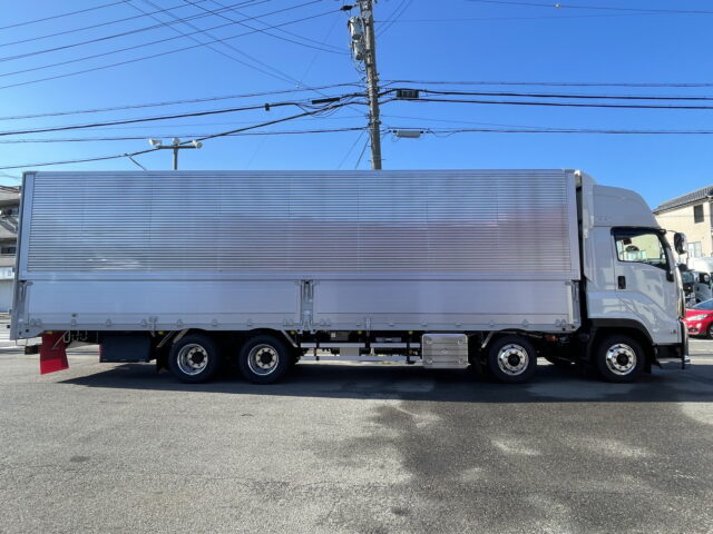 いすゞ　ギガ　ハイルーフ　ウィング　未使用車　アルミホイール　メッキ多数