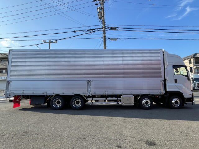 いすゞ　ギガ　ハイルーフ　ウィング　未使用車　アルミホイール　メッキ多数