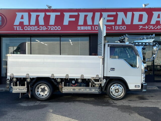 いすゞ：エルフ：平アルミブロック（70㎝）６速MT：フロントバイザー：ミラーステー：アルミホイール：架装多数　