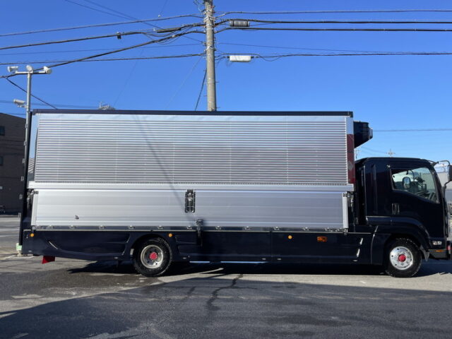 いすゞ：フォワード：増トン：冷凍ウィング：6600ボデー：エアサス：サーモキング製冷凍機