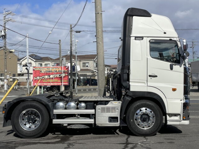 日野：17プロフィア：ハイルーフ：トレーラーヘッド：アルミホイール：ブタ鼻