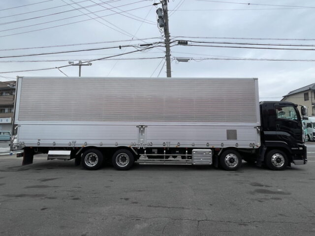 いすゞ　ギガ　ウィング　メッキ多数　ステンレス多数　アルミホイール