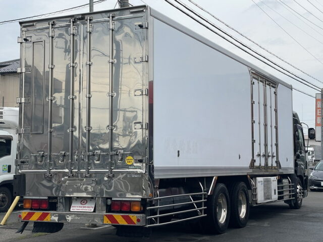 いすゞ　ギガ　ハイルーフ　冷凍バン　サブエンジン　両側観音扉　ステンレス多数