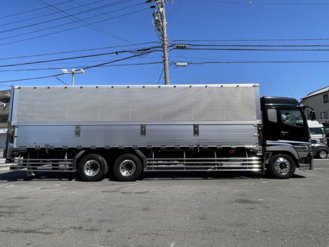 スーパーグレート：ハイルーフ：ウィング：造りボディ：ステンレス多数：420馬力