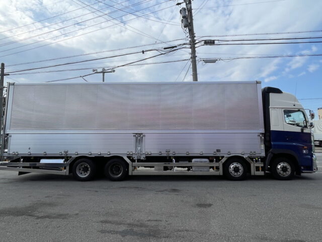 日野：17プロフィア：ハイルーフ：メッキ多数：ステンレス多数：アルミホイール