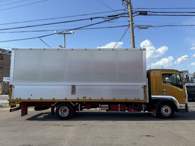 いすゞ：フォワード：6200ワイド：ウィング：木床：アルミホイール：240馬力：エアサス