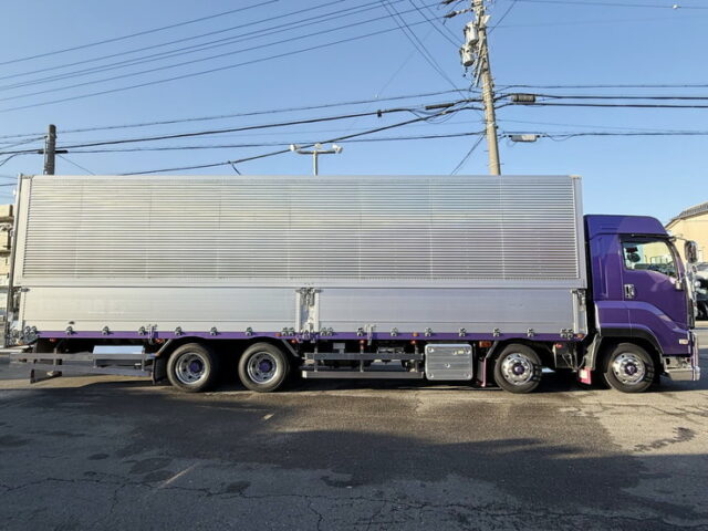 いすゞ：ギガ：ハイルーフ：ウィング：メッキ多数：ステンレス多数：エアローラー