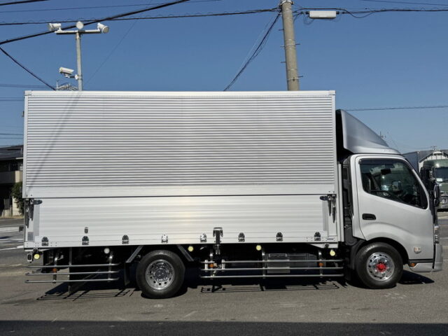 日野：デュトロ：ウィング：ワイドロング：180馬力：ステンレス多数：2.950㎏積