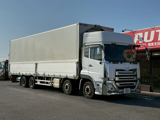 UDトラックス：クオン：ハイルーフ：ウィング：メッキ多数：木床：ラッシング2段