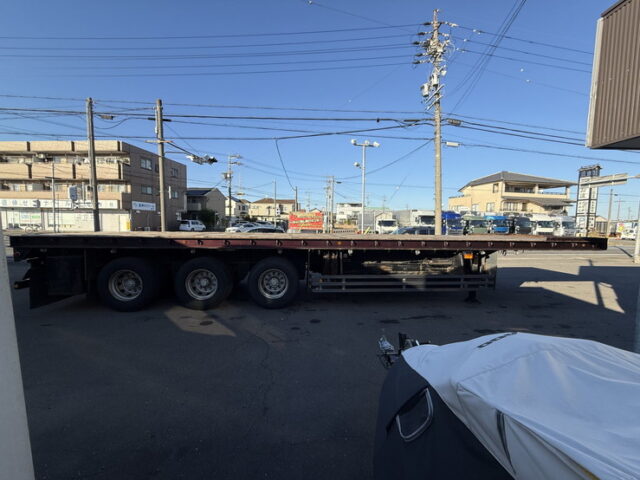 東邦：トレーラー：まな板：3軸：スタンション多数：内フック多数：最大積載量27.500㎏