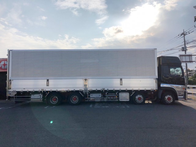 【243】ＵＤトラックスクオン　低床　アルミウイング　総輪エアサス　