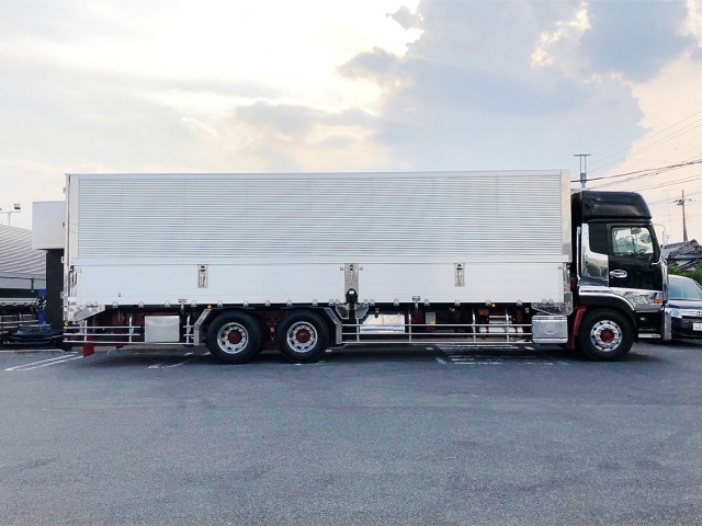 【469】UDトラックス　クオン　ウィング　10輪　ステンレス多数