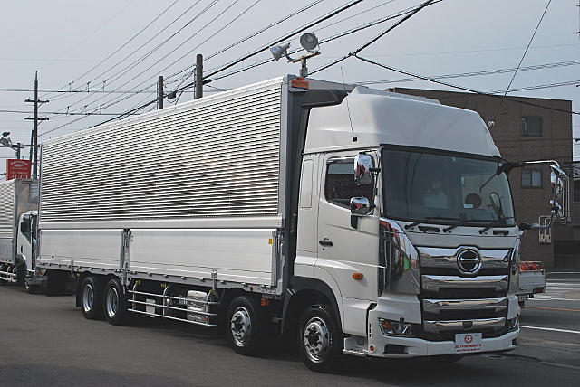 【201】日野　新型プロフィア　低床　アルミウイング　ハイルーフ