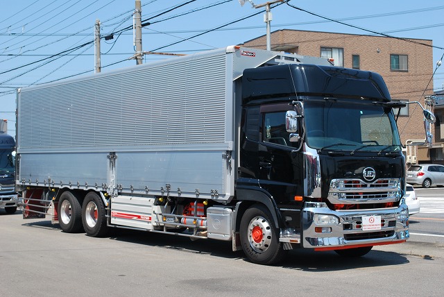 【253】ＵＤトラックスクオン　中低床　冷凍ウイング　ハイルーフ　リヤエアサス