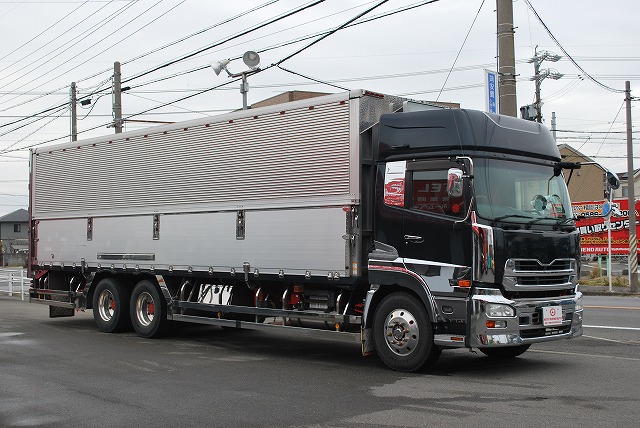 【314】ニッサンディーゼルクオン　中低床　アルミウイング　ハイルーフ　リヤエアサス