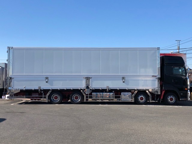 【332】ＵＤトラックスクオン　低床　冷凍ウイング　総輪エアサス　ハイルーフ