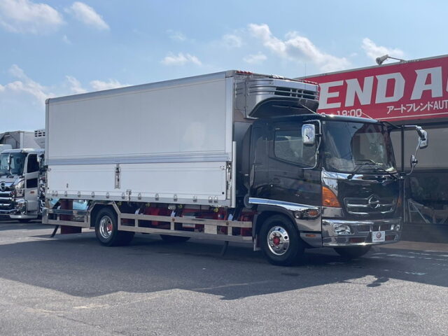 日野　レンジャープロ　冷凍ウィング　ステンレスサイドバンパー　メッキパーツ多数