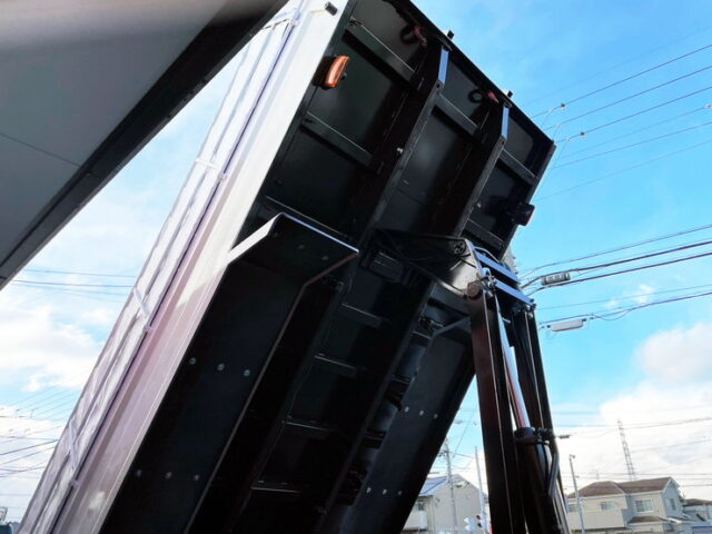 【1576】R5　17スーパーグレート　ダンプ　5100×2200　未使用　7速MT　新明和ボデー