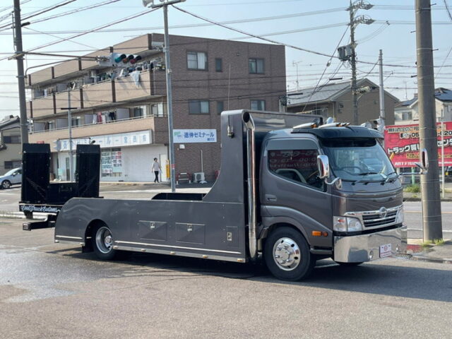 【986】H22　ダイナ　積載車　5700ワイド　カスタム　低走行　煙突マフラー(ダミー)