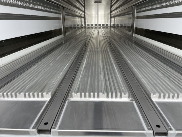 トレクス トレーラー 冷凍ウィング 未使用 3軸 リフトアクスル 前壁 冷凍機