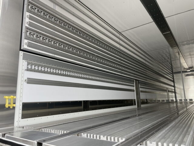 トレクス：トレーラー：冷凍ウィング：未使用：3軸：リフトアクスル：前壁：冷凍機