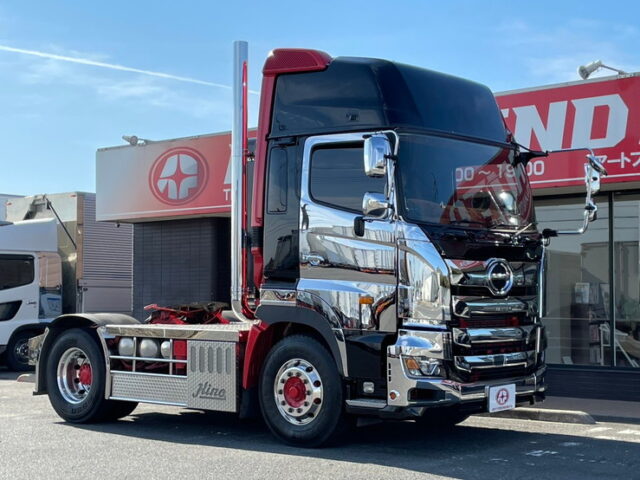 日野　17プロフィア　ヘッド　内装生地張り　ステンレス多数　メッキパーツ多数