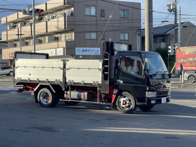 キャンター　平ボデーアルミブロック　標準幅　ロング　6速ＭＴ　生エンジン