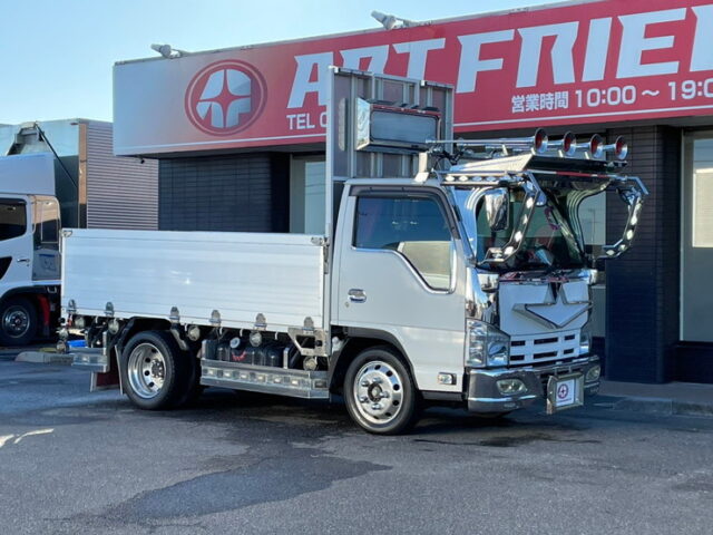 いすゞ：エルフ：平アルミブロック（70㎝）６速MT：フロントバイザー：ミラーステー：アルミホイール：架装多数　