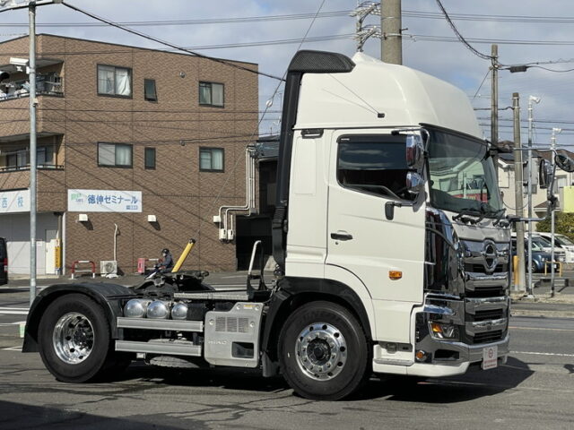 日野：17プロフィア：ハイルーフ：トレーラーヘッド：アルミホイール：ブタ鼻
