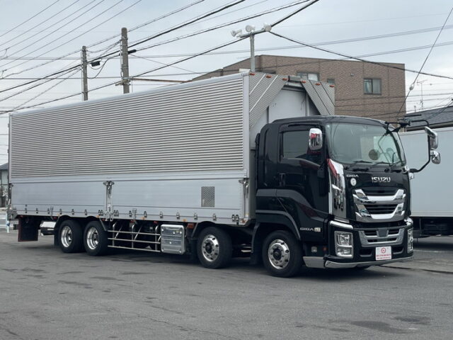 いすゞ　ギガ　ウィング　メッキ多数　ステンレス多数　アルミホイール