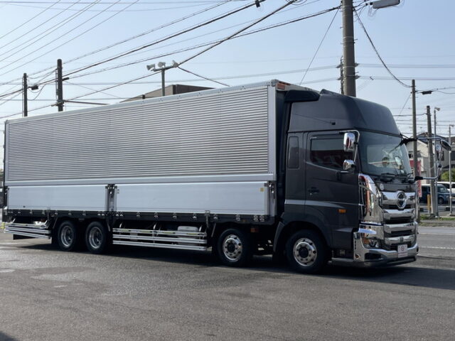 日野：17プロフィア：ハイルーフ：ウィング：メッキ多数：アルミホイール