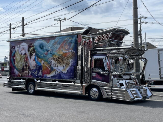 いすゞ：フォワード：デコトラ：キャンピング登録：箱内部屋仕様：マニ割り