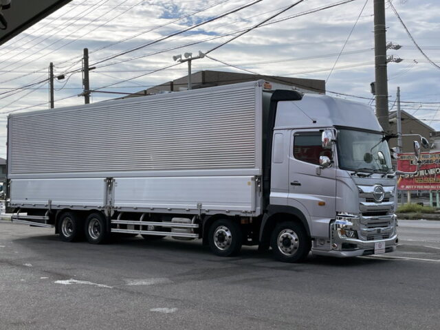 日野：17プロフィア：ハイルーフ：メッキ多数：アルミホイール：リア門口ステンレス