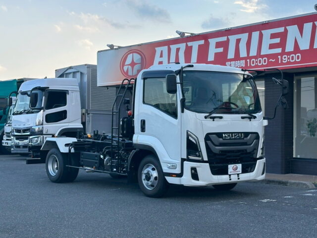 いすゞ：フォワード：登録済未使用：アームロール：3人乗り：ベッドレス：積載3.750㎏