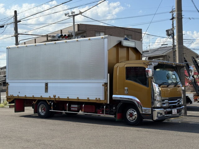 いすゞ：フォワード：6200ワイド：ウィング：木床：アルミホイール：240馬力：エアサス