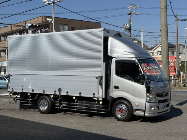 日野：デュトロ：ウィング：ワイドロング：180馬力：ステンレス多数：2.950㎏積