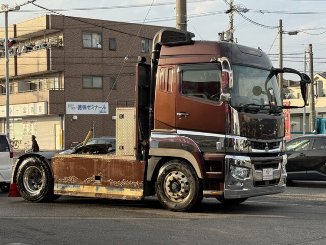 17スーパーグレート：ハイルーフ：トレーラーヘッド：ブタ鼻：第5輪荷重11.500㎏