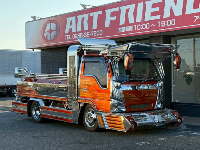 いすゞ：エルフ：イベント車：架装多数：カスタムペイント：荷台トランク仕様：マニ割り