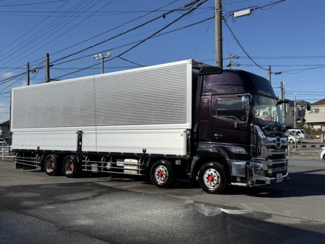 日野:17プロフィア:ハイルーフ:メッキ多数:アルミホイール:木床:E13Cエンジン