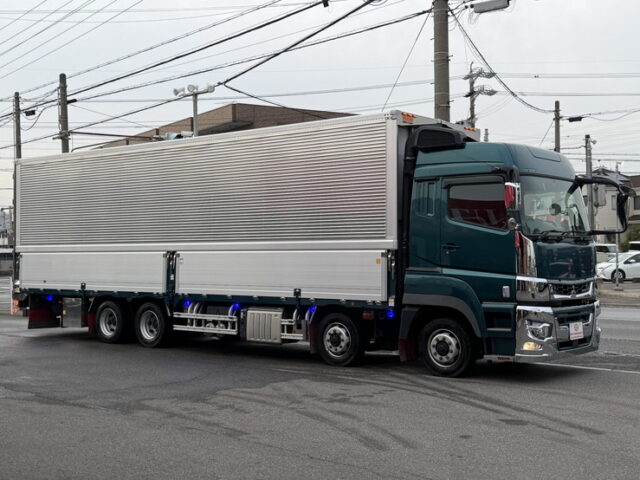 17スーパーグレート：ハイルーフ：ウィング：プレミアムライン：リア門口ステンレス