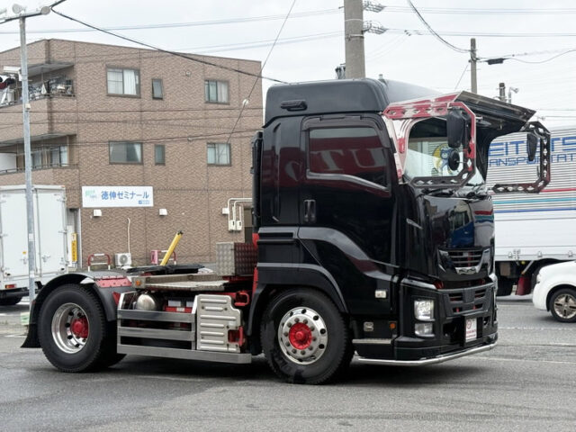 いすゞ:ギガ:ハイルーフ:トレーラーヘッド:フロントバイザー:第5輪荷重11.100㎏