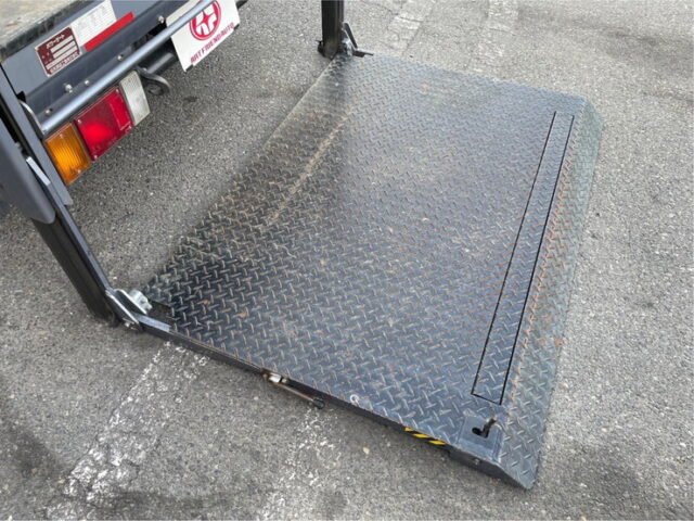 H29 エルフ　Wキャブ　平ボデー　垂直ゲート