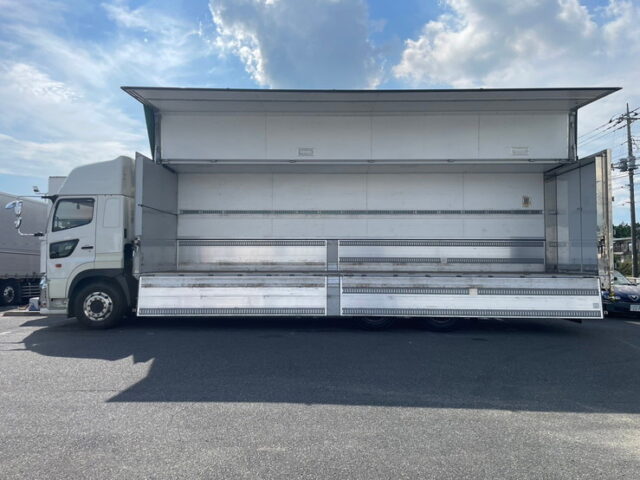 日野　プロフィア　ハイルーフ　ウィング　アルミホイール　ステンレスサイドバンパー　リア門口ステンレス　　