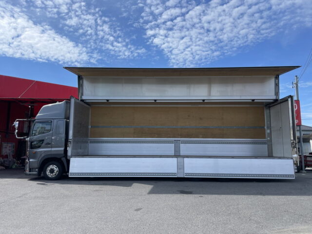 日野　17プロフィア　ハイルーフ　ウィング　リア門口ステンレス　アルミホイール