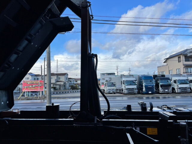 【1576】R5　17スーパーグレート　ダンプ　5100×2200　未使用　7速MT　新明和ボデー