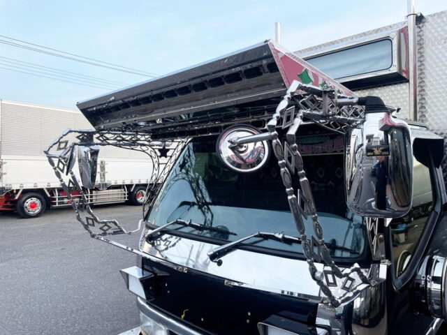 三菱ふそう　キャンター　平造りボディー　架装多数　電飾多数