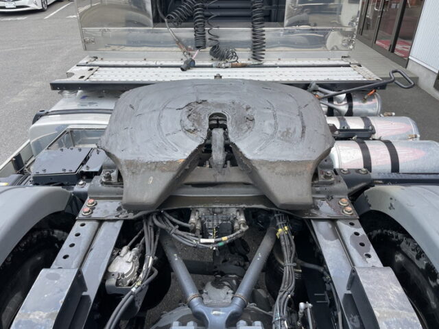 日野　17プロフィア　トレーラーヘッド　ハイルーフ　メッキ多数　アルミホイール　第5輪11.500㎏