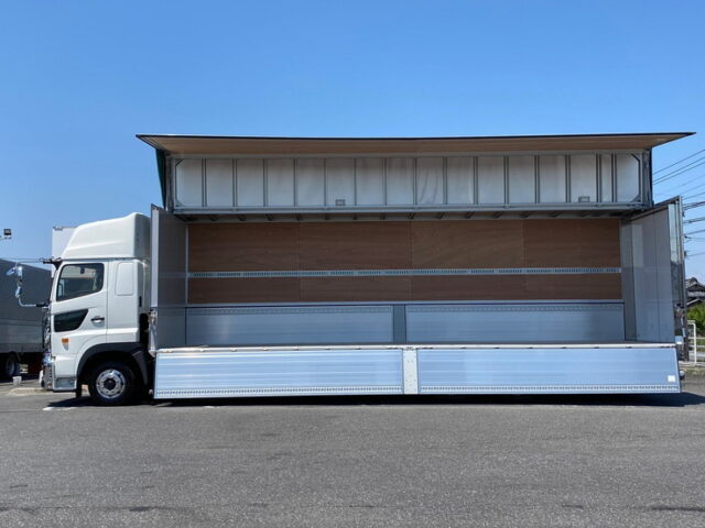 【875】R3　登録済未使用車　17プロフィア　ハイルーフ　ウィング　寒冷地仕様　格納ゲート付