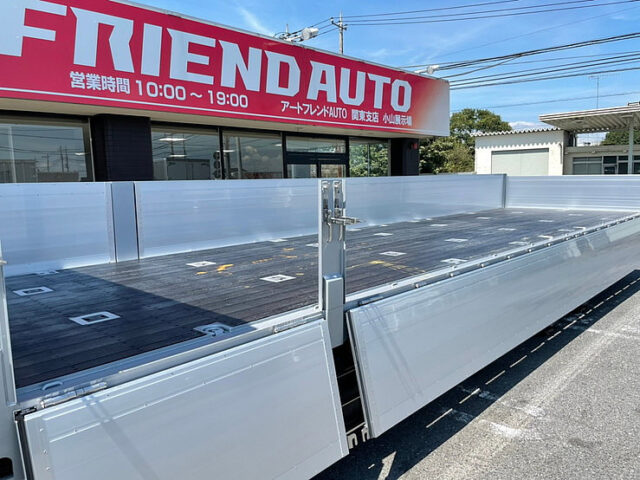 【942】R3　スーパーグレート　山田ボデー　平ボデーアルミブロック　木床　登録済未使用車